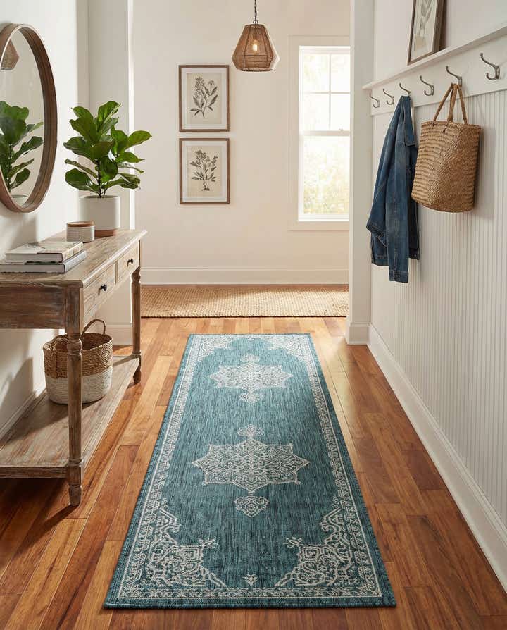 2' 7 x 10' Easy-Clean Traditional Indoor / Outdoor Runner Rug
