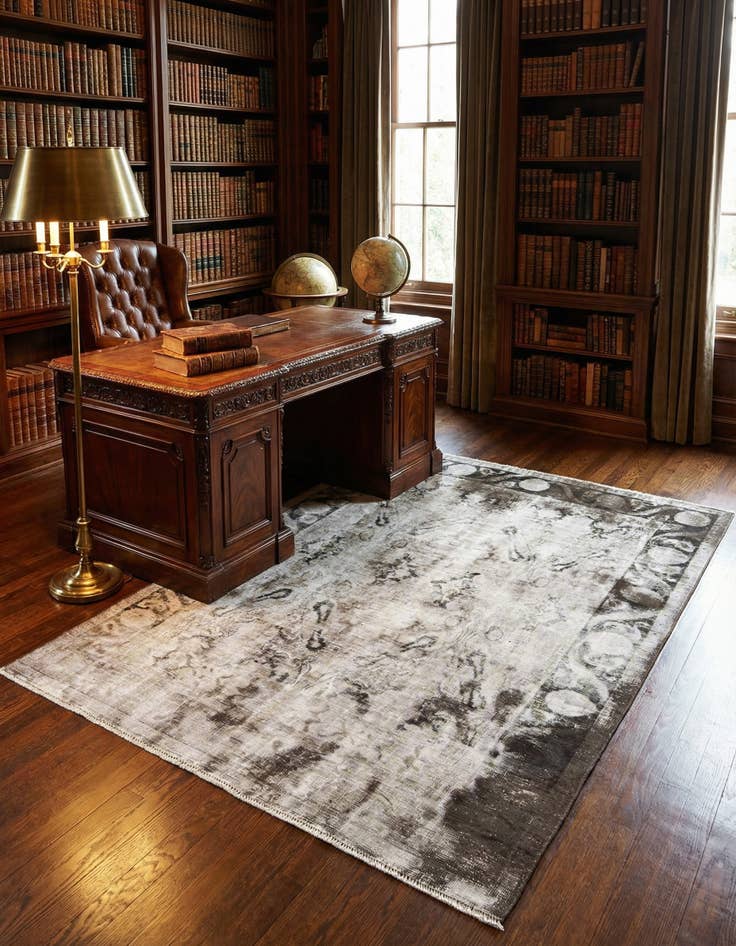 Detail image of 6' 2 x 7' 7 Vintage Royal Rug