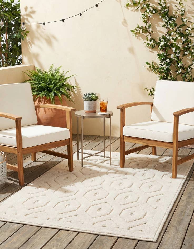 Detail image of  2' x 3'  Washable Trellis Textured Indoor / Outdoor Rug