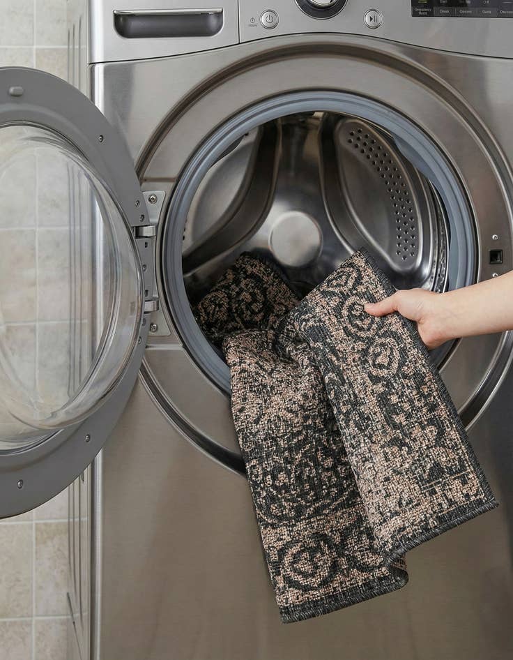 Detail image of  2' x 6'  Washable Traditional Indoor / Outdoor Runner Rug