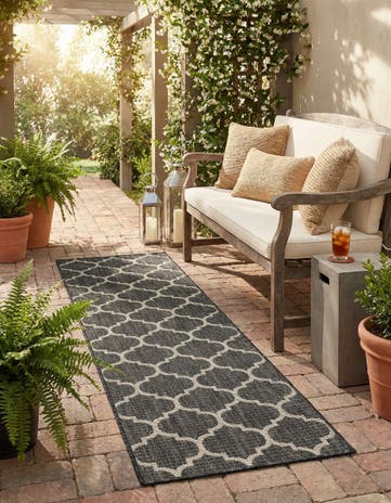 2' x 8' Easy-Clean Trellis Indoor / Outdoor Runner Rug
