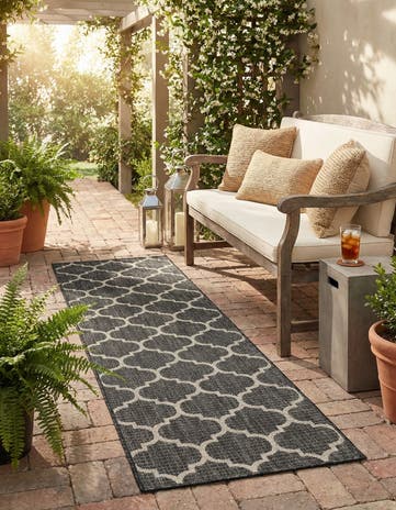 2' x 8' Easy-Clean Trellis Indoor / Outdoor Runner Rug