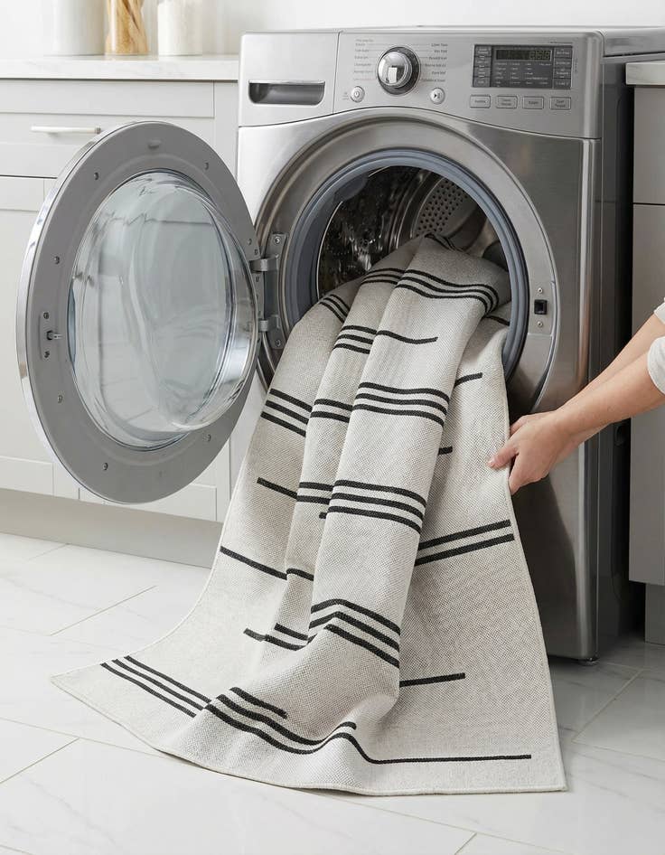 Detail image of 6' x 9'  Washable Modern Indoor / Outdoor Rug