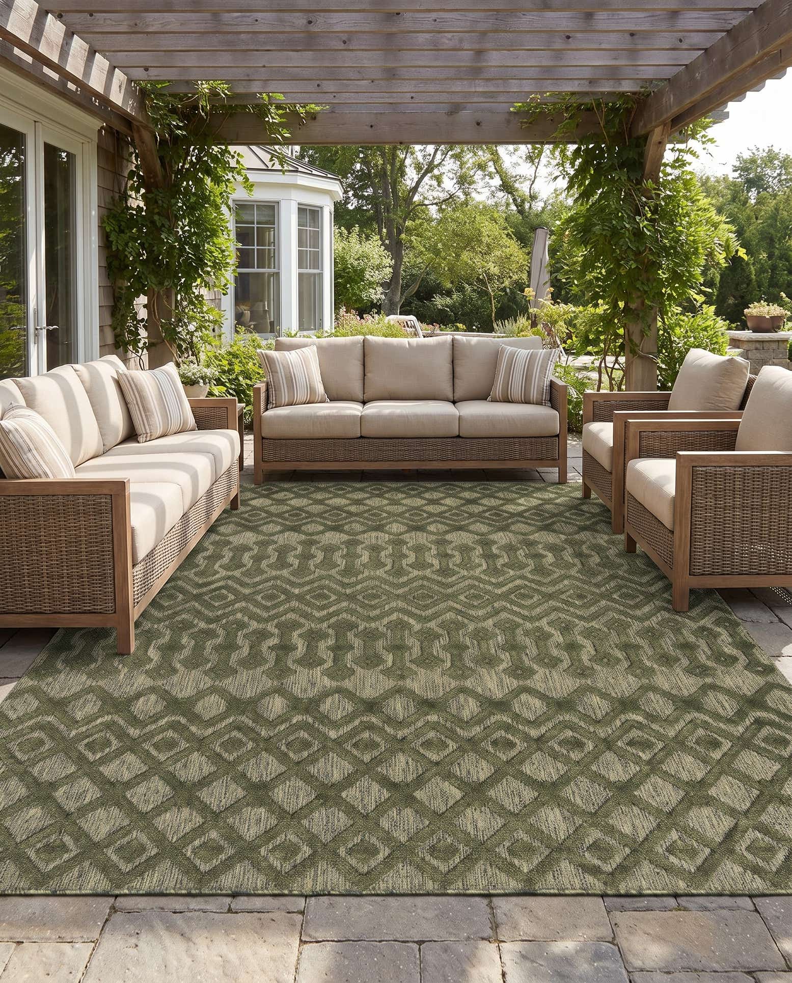 7' 10 x 10' Easy-Clean Trellis Textured Indoor / Outdoor Rug