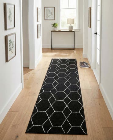  2' 7 x 12' Lattice Frieze Runner Rug