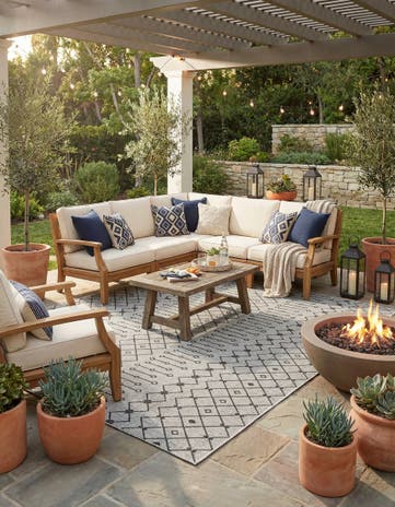 10' 8 x 10' 8 Easy-Clean Lattice Indoor / Outdoor Square Rug