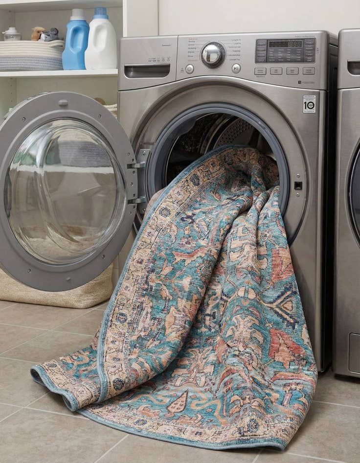 Detail image of 7' 10 x 7' 10  Washable Nostalgia Round Rug