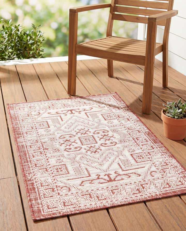 2' x 3' Easy-Clean Aztec Indoor / Outdoor Rug