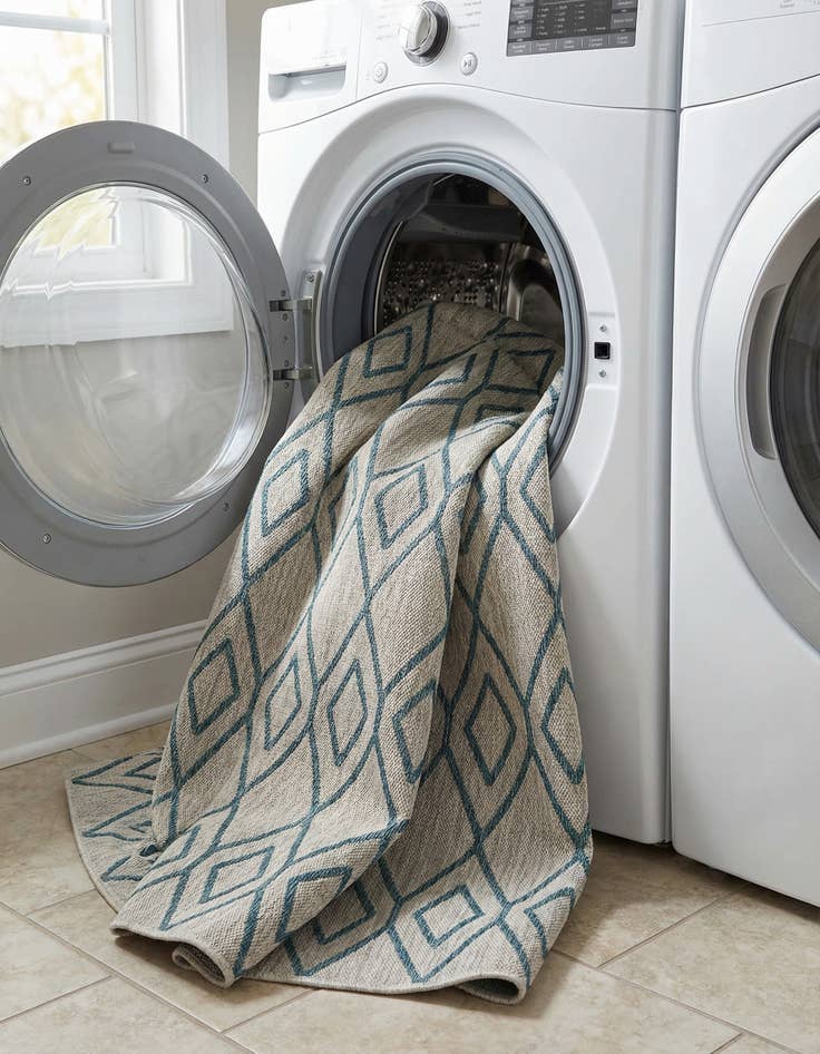 Detail image of 7' 10 x 10'  Washable Jill Zarin Turks and Caicos Indoor / Outdoor Oval Rug