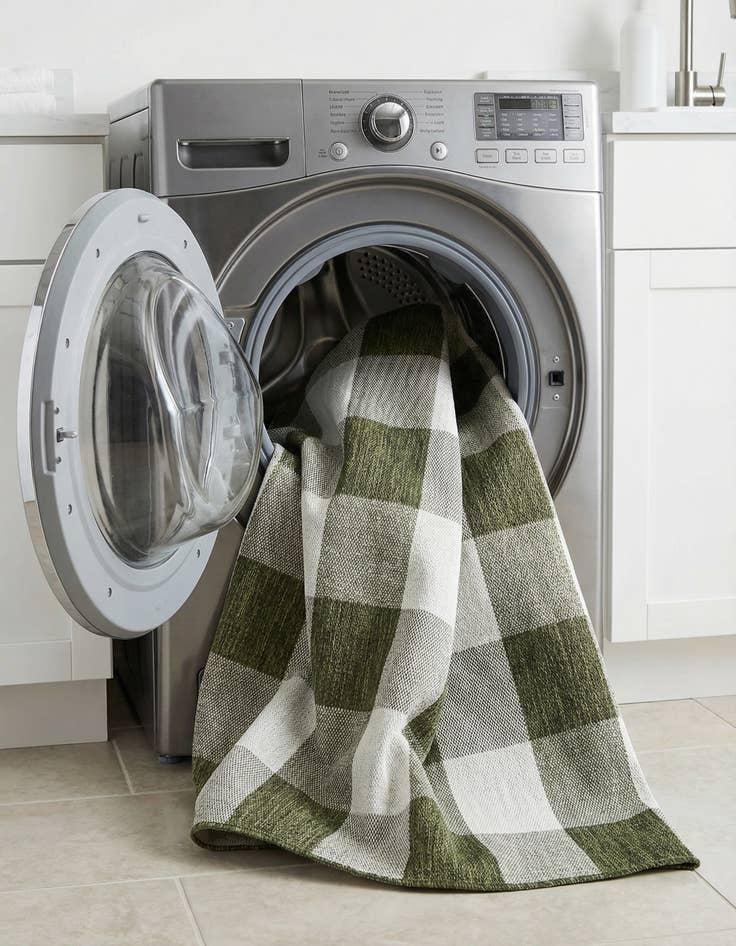 Detail image of 6' x 9'  Washable Checkered Indoor / Outdoor Rug