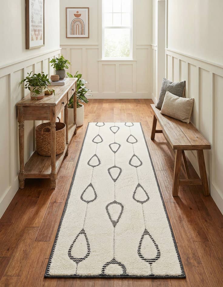 Detail image of 2' 7 x 8' Prismatic Runner Rug