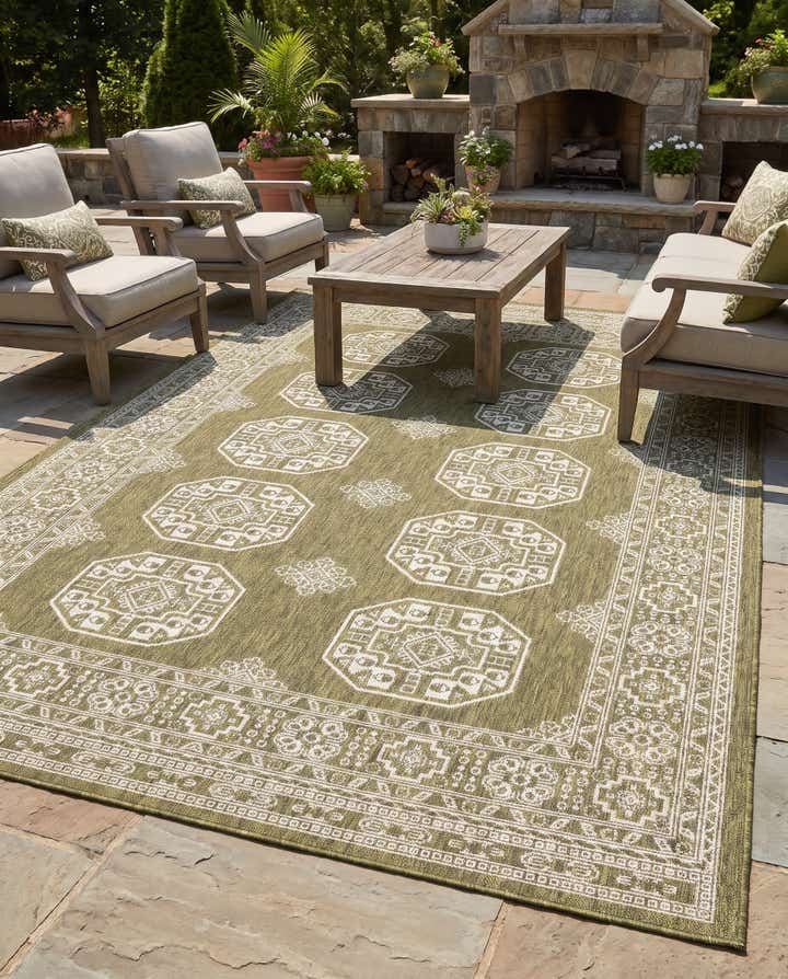 160cm x 245cm Easy-Clean Traditional Indoor / Outdoor Rug