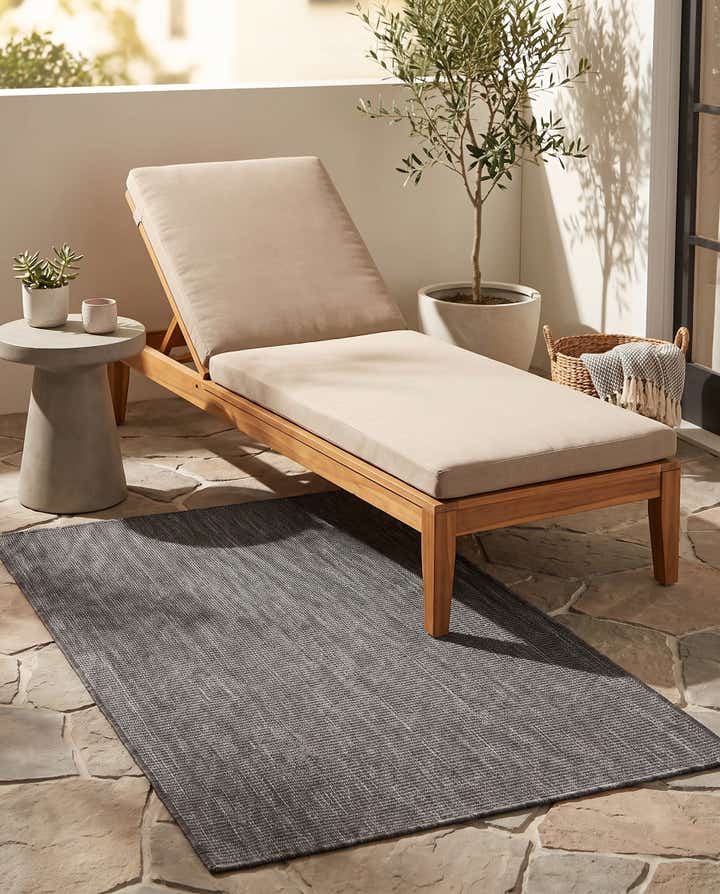 3' 1 x 5' 3 Easy-Clean Solid Indoor / Outdoor Rug