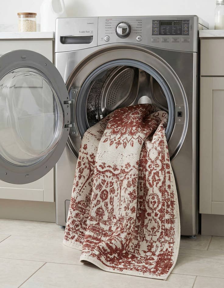 Detail image of  6' x 9'  Washable Traditional Indoor / Outdoor Rug