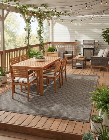 7' 1 x 10' Easy-Clean Lattice Indoor / Outdoor Rug