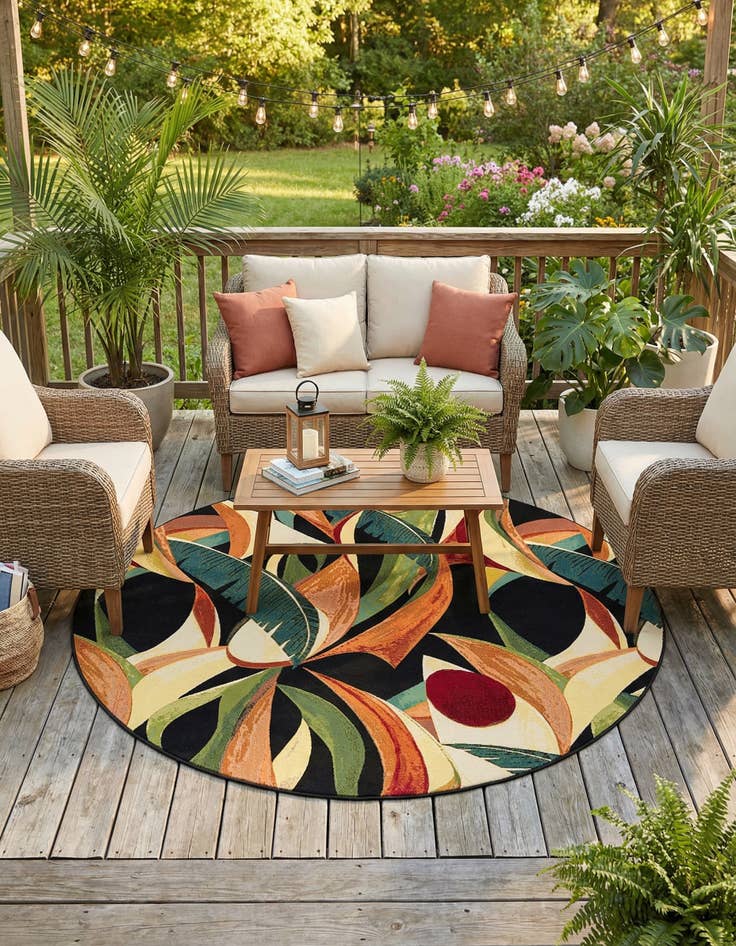 Detail image of 7' 10 x 7' 10  Washable Botanical Indoor / Outdoor Round Rug
