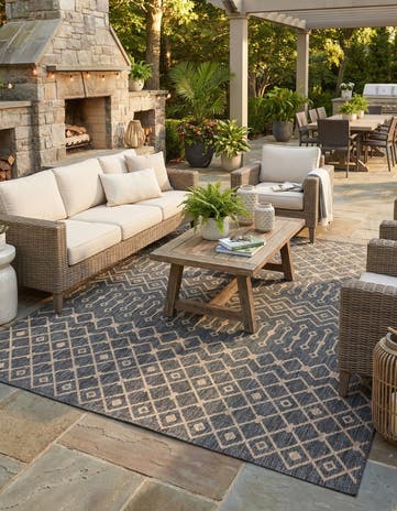 Charcoal Gray Easy-Clean Lattice Indoor / Outdoor Rug
