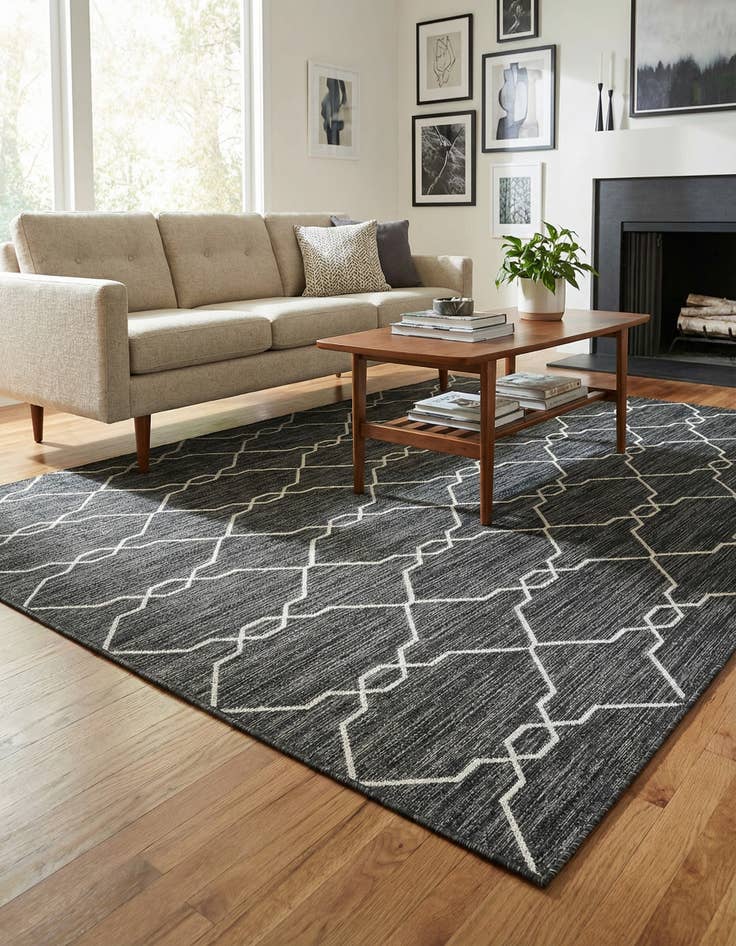 Detail image of 6' x 9' Easy-Clean Trellis Indoor / Outdoor Rug