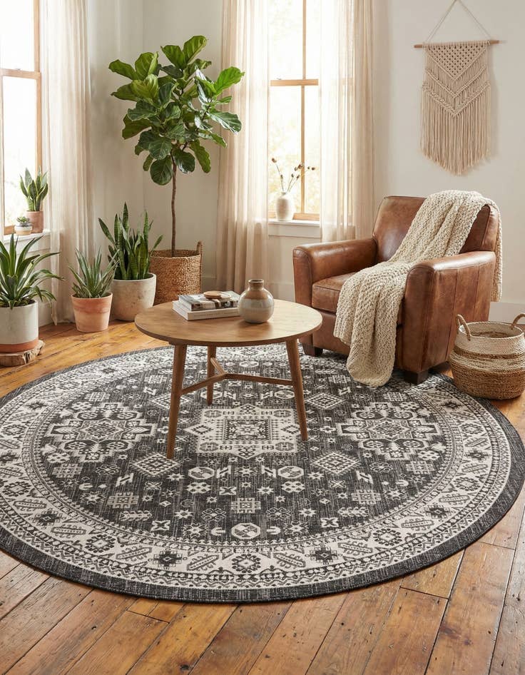 Detail image of 10' x 10'  Washable Aztec Indoor / Outdoor Round Rug