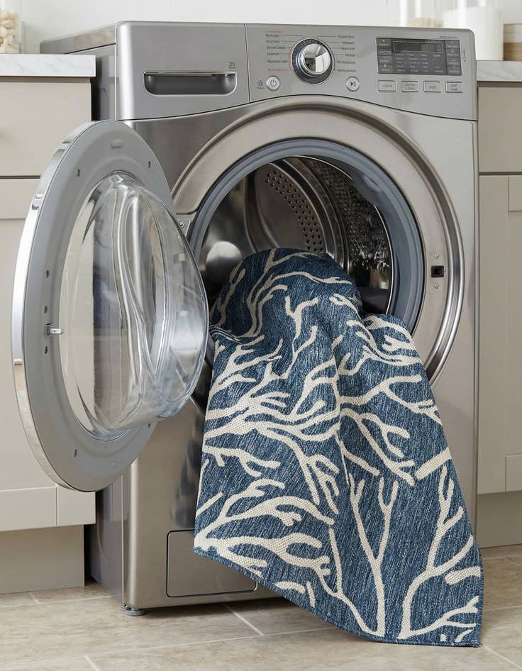 Detail image of  5' 3 x 8'  Washable Coastal Indoor / Outdoor Rug