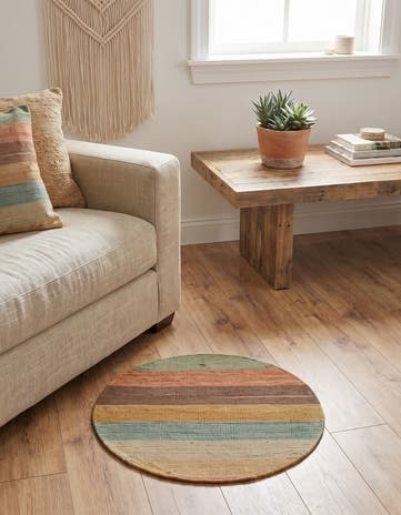 1' 8 x 1' 8 Hand Woven Pillow Wool Round Rug
