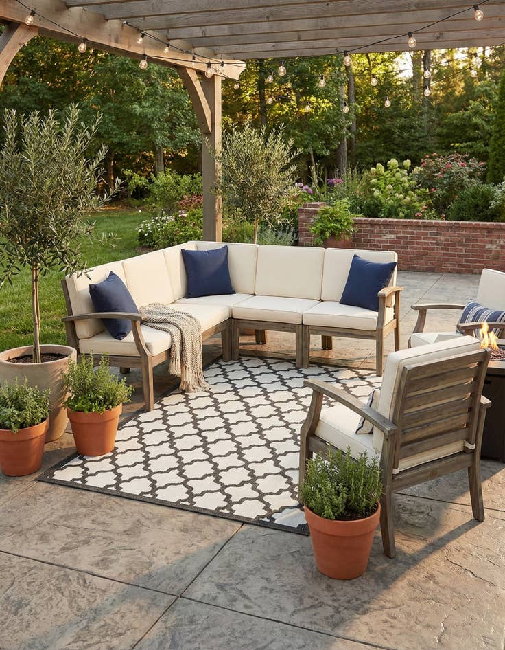 Detail image of 6' x 9'  Washable Trellis Indoor / Outdoor Rug