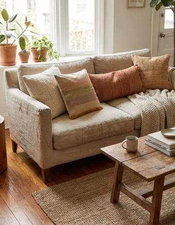 1' 6 x 1' 7 Hand Woven Pillow Wool Square Rug