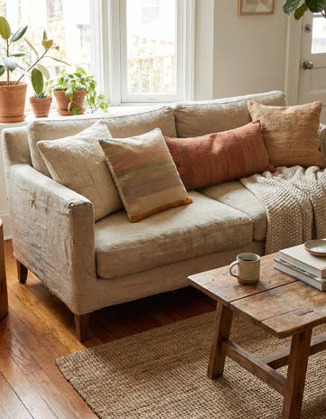 1' 6 x 1' 7 Hand Woven Pillow Wool Square Rug