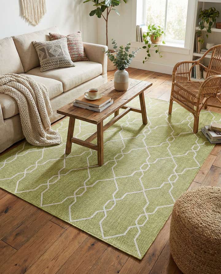 5' 3 x 8' Easy-Clean Lattice Indoor / Outdoor Rug