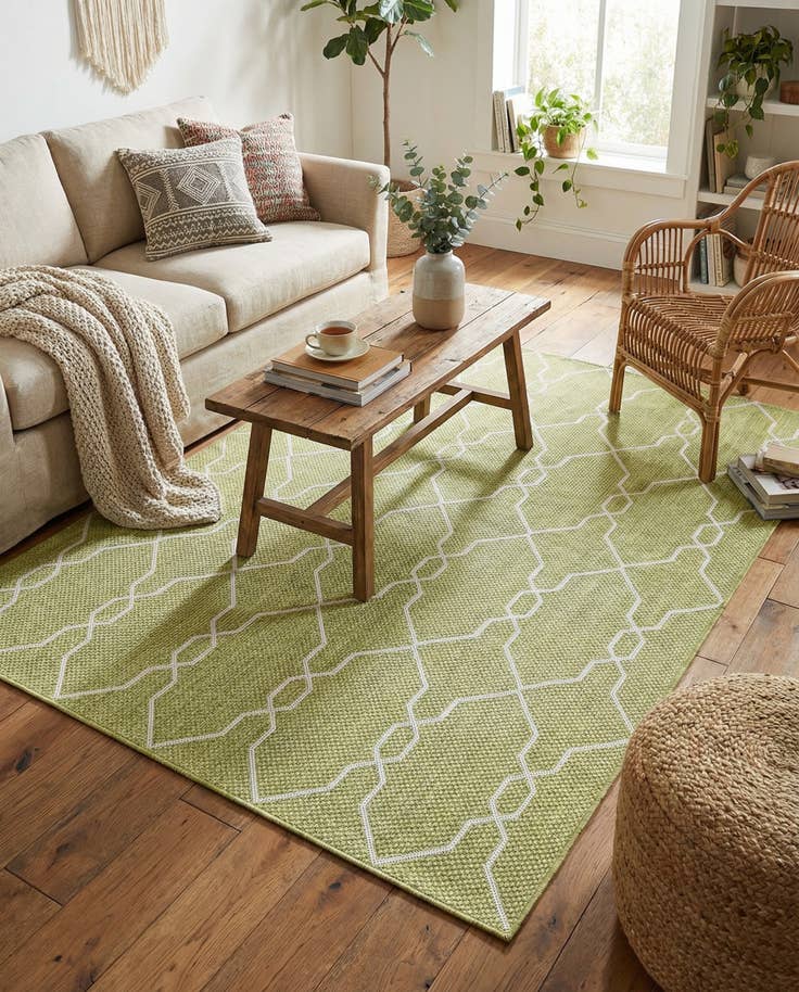 Detail image of 5' 3 x 8' Easy-Clean Lattice Indoor / Outdoor Rug