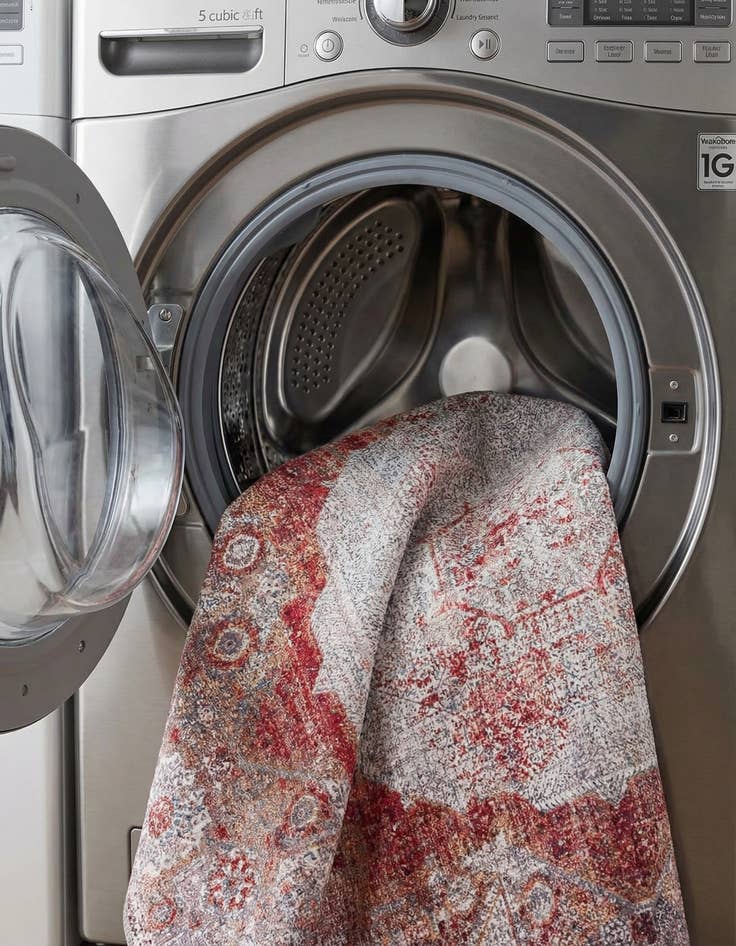 Detail image of 4' x 4'  Washable Yara Round Rug