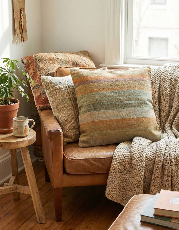 Detail image of 2' 5 x 2' 5 Hand Woven Pillow Wool Square Rug