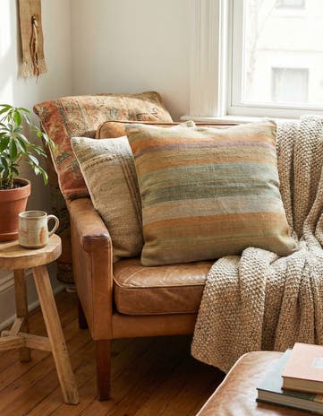 2' 5 x 2' 5 Hand Woven Pillow Wool Square Rug