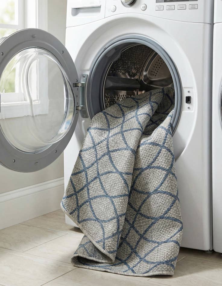 Detail image of  4' x 4'  Washable Lattice Indoor / Outdoor Round Rug