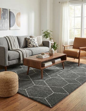 7' 10 x 7' 10 Lattice Frieze Square Rug