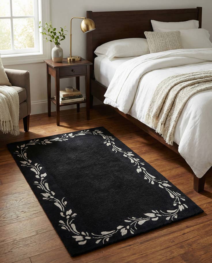 Detail image of 2' 11 x 3' 8 Hand Knotted Darya Wool Rug