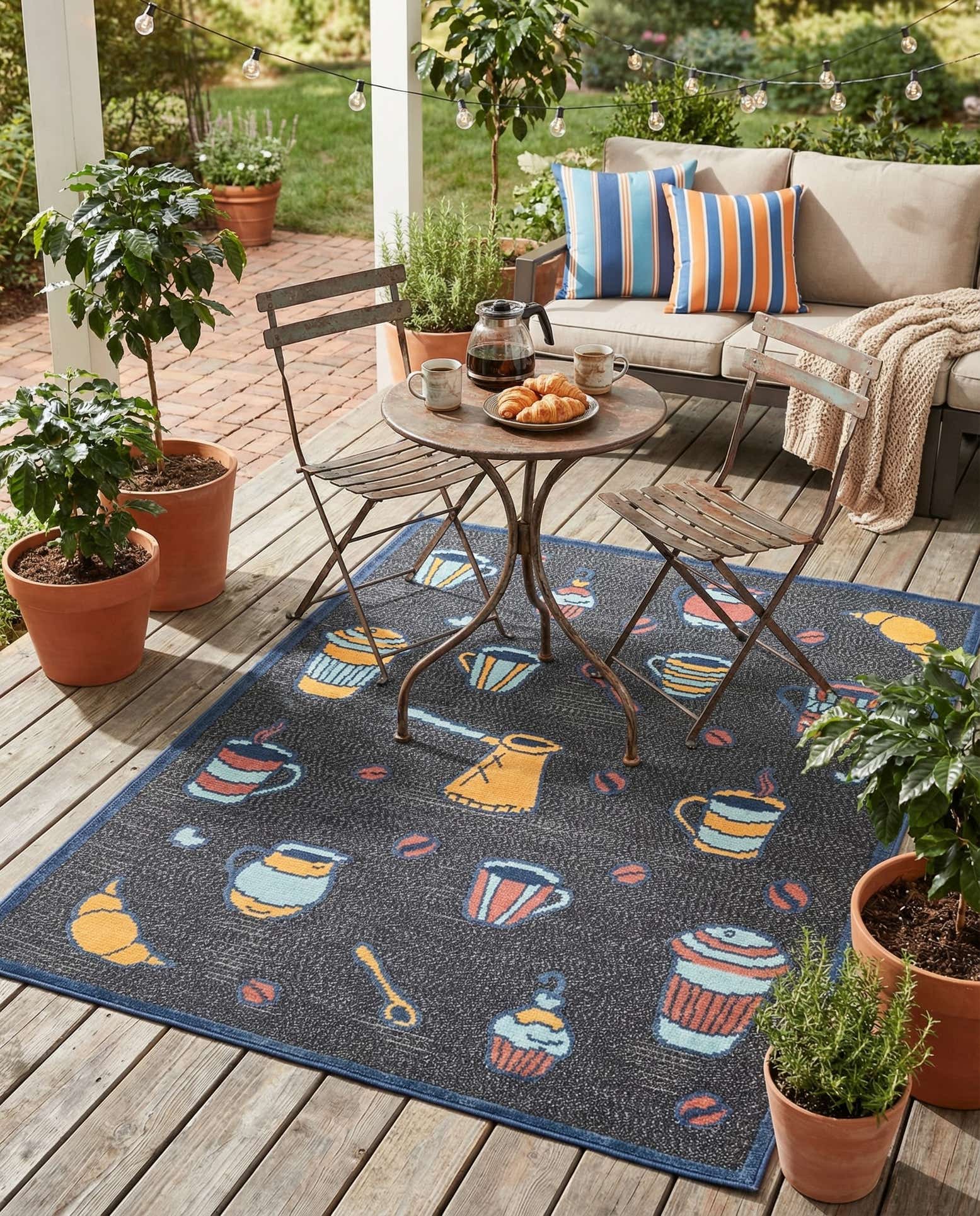 5' x 7' 7 Easy-Clean Indoor / Outdoor Rug