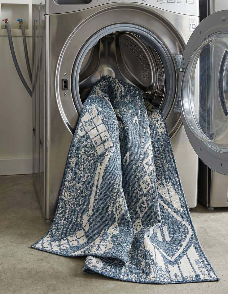 Detail image of 7' x 10'  Washable Bohemian Indoor / Outdoor Rug