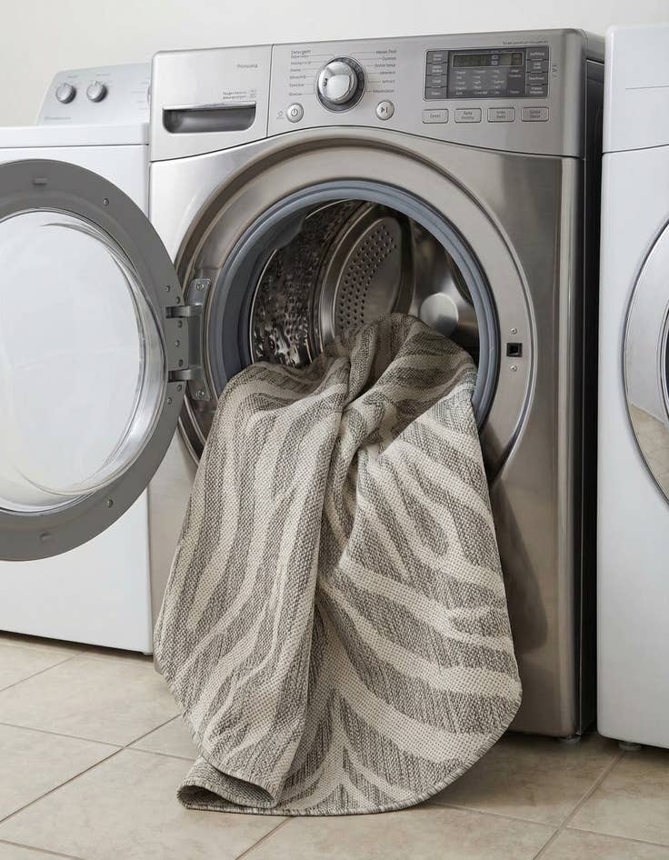 Detail image of  3' x 3'  Washable Safari Indoor / Outdoor Round Rug