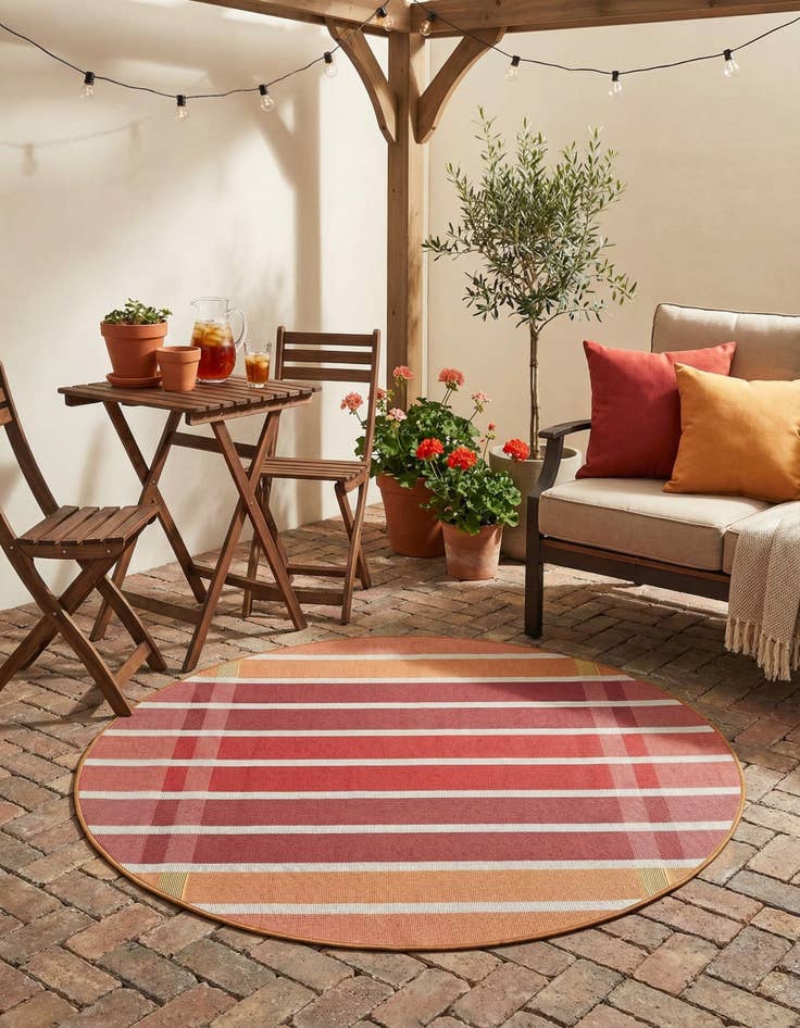 Detail image of  4' x 4'  Washable Ribbon Indoor / Outdoor Round Rug