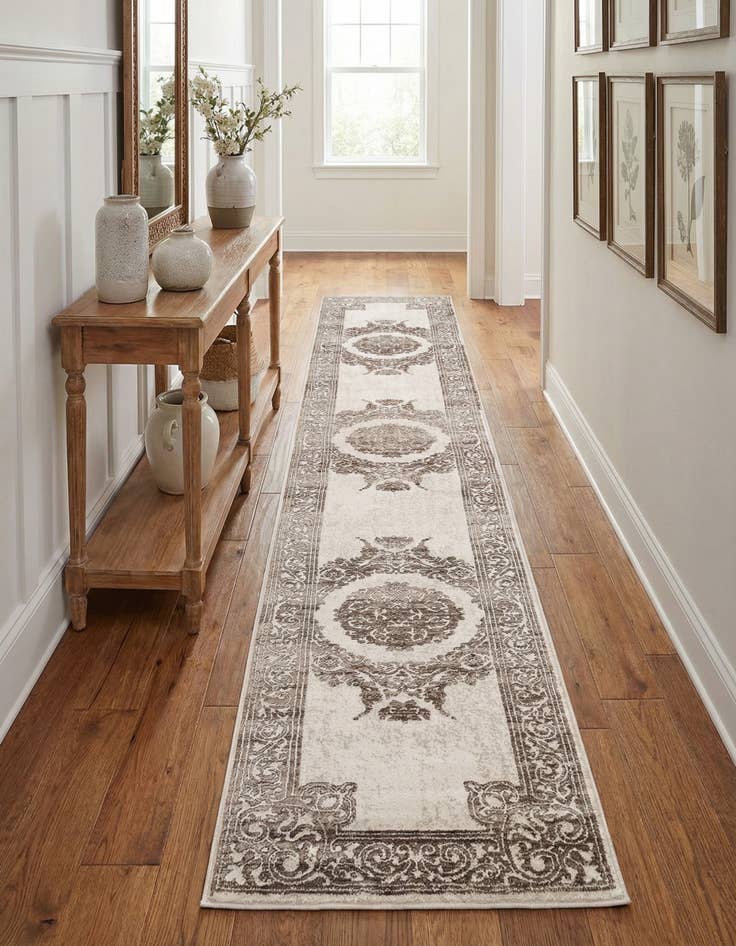 Detail image of 2' 6 x 14' Hermitage Runner Rug