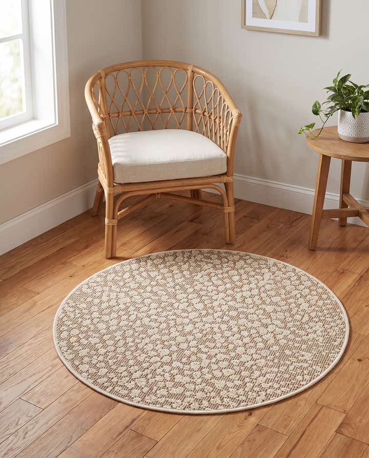 3' 1 x 3' 1 Easy-Clean Safari Indoor / Outdoor Round Rug