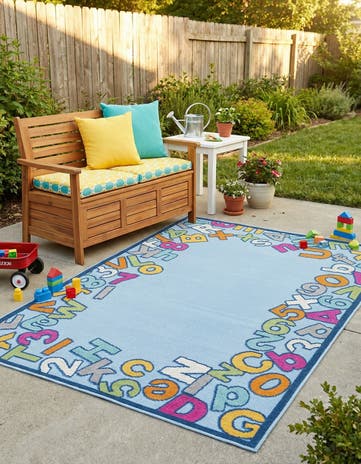 5' 3 x 7' 7 Easy-Clean Indoor / Outdoor Rug