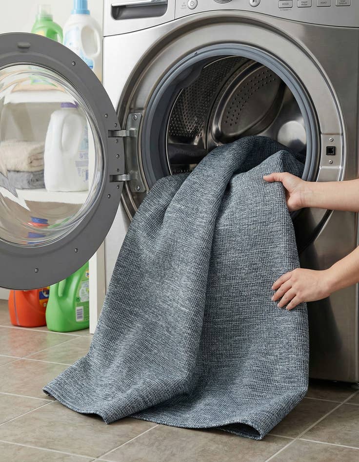 Detail image of 7' x 10'  Washable Solid Indoor / Outdoor Rug