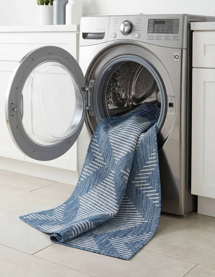 Detail image of  2' x 6'  Washable Modern Indoor / Outdoor Runner Rug