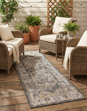 Charcoal Easy-Clean Traditional Indoor / Outdoor Runner Rug