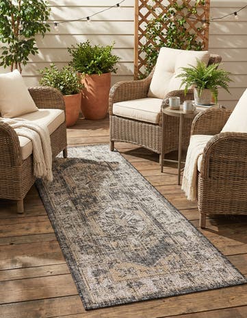 2' x 6' Easy-Clean Traditional Indoor / Outdoor Runner Rug