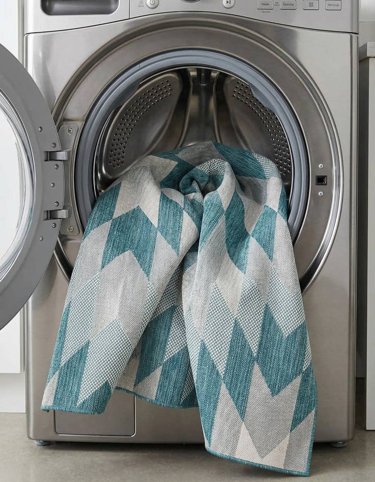 Detail image of  7' 10 x 7' 10  Washable Modern Indoor / Outdoor Square Rug