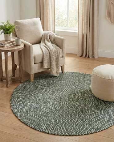  5' 1 x 5' 1  Hand Tweed Braided Jute Round Rug