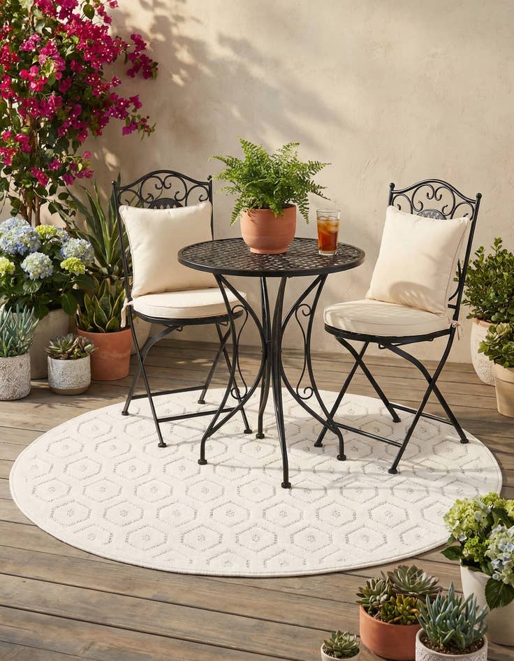 Detail image of 4' x 4' Easy-Clean Trellis Textured Indoor / Outdoor Round Rug